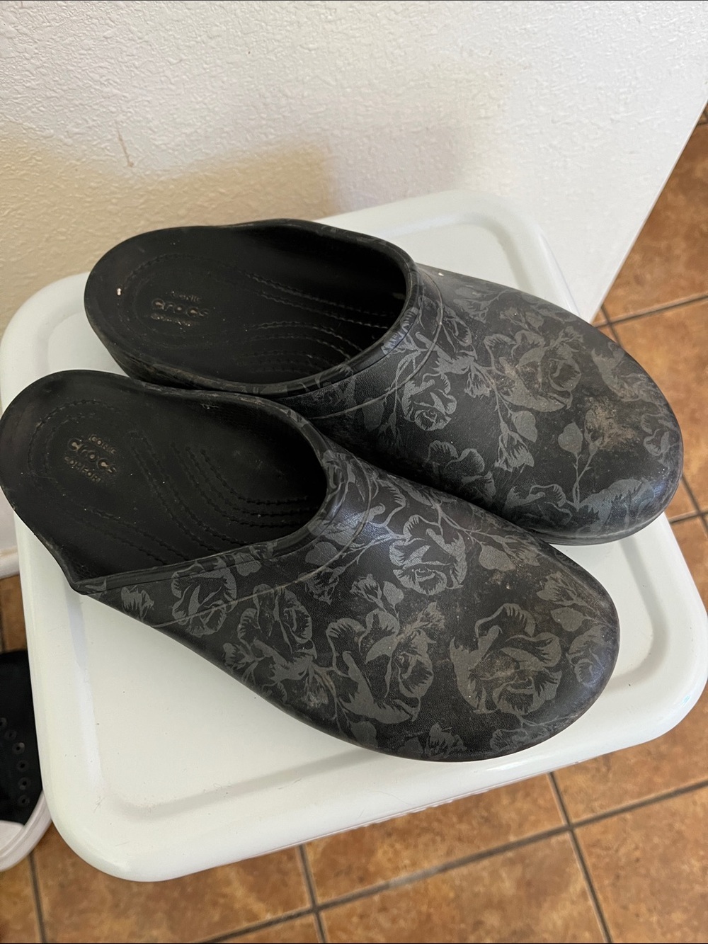 Crocs Women's Sloane Graphic Clog Size 10